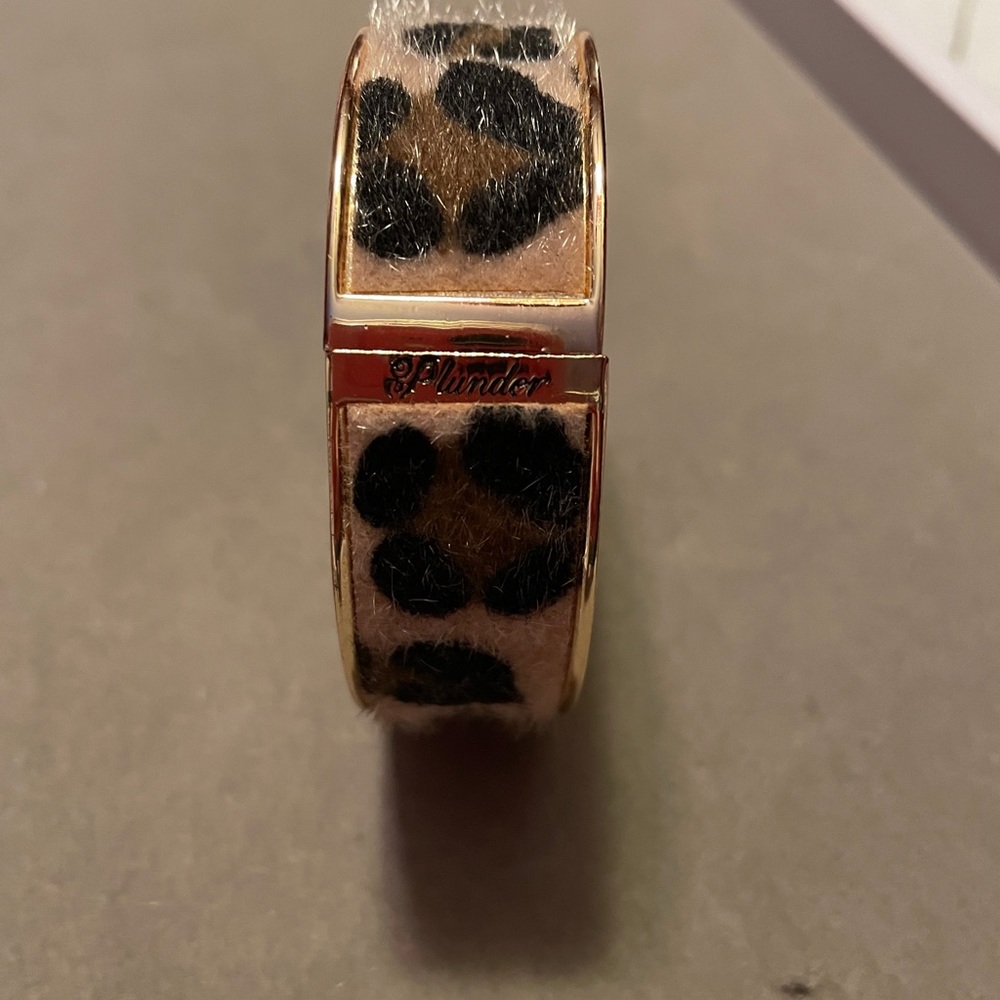 Plunder leopard design cuff bracelet